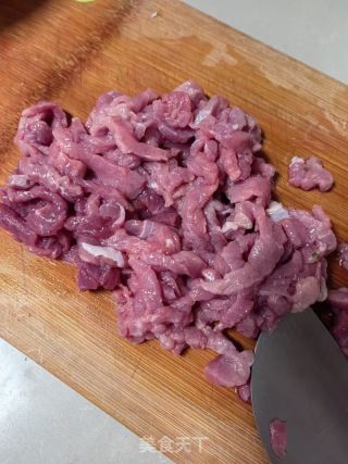 辣炒牛柳的做法步调：1