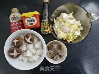 鳕鱼萝卜利剑菜火锅的做法步调：1