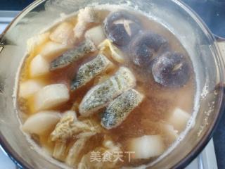 鳕鱼萝卜利剑菜火锅的做法步调：12