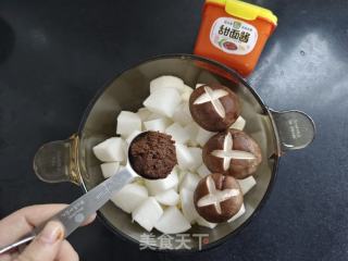 鳕鱼萝卜利剑菜火锅的做法步调：5