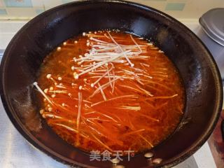 麻辣火煮肥牛金针菇的做法步调：7