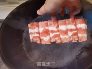 麻辣火煮肥牛金针菇的做法步调：2