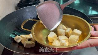 虾仁豆腐煲的做法步调：7