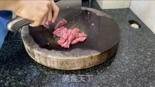 番茄鸡蛋牛肉锅的做法步调：1