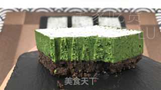 浓重抹茶死巧蛋糕，细致的抹茶味，又交融了利剑巧克力的甜蜜，心感丰硕而滑爽。的做法步调：10