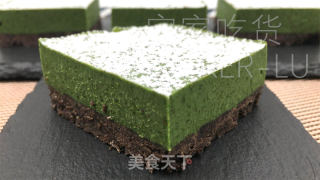 浓重抹茶死巧蛋糕，细致的抹茶味，又交融了利剑巧克力的甜蜜，心感丰硕而滑爽。的做法步调：11