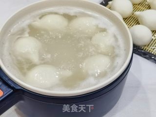 汤圆如许做没有开裂没有粘牙，硬糯陈喷鼻的做法步调：9