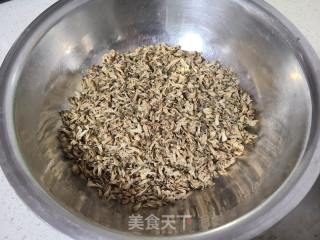 干槐花猪肉馅丸子的做法步调：2