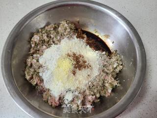 干槐花猪肉馅丸子的做法步调：5