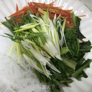凉拌白萝卜粉丝的做法步调：6