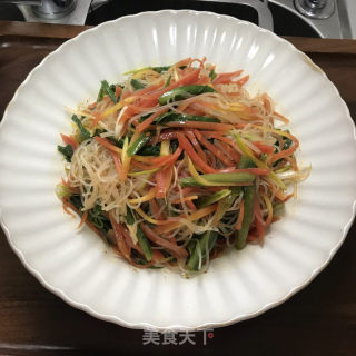 凉拌白萝卜粉丝的做法步调：8
