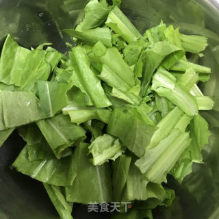 凉拌白萝卜粉丝的做法步调：2