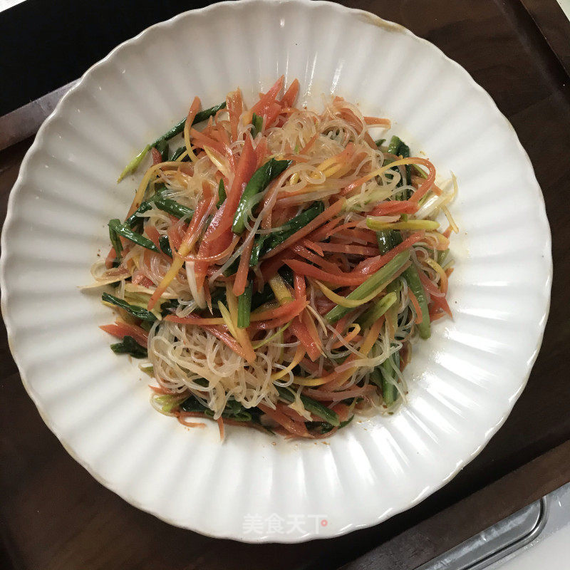 凉拌白萝卜粉丝的做法