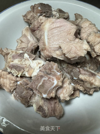 虫草西洋参炖龙骨的做法步调：1