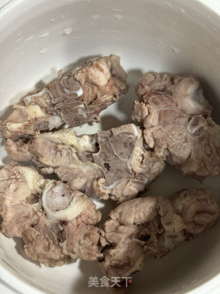 虫草西洋参炖龙骨的做法步调：3