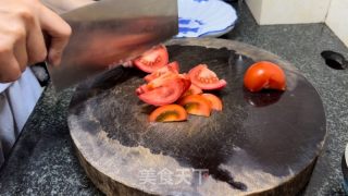 番茄咸菜炒鳗鱼的做法步调：1