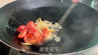 番茄咸菜炒鳗鱼的做法步调：7