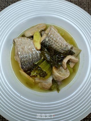 酸菜咸梅焖黑鱼的做法步调：14