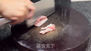 酸菜咸梅焖黑鱼的做法步调：4