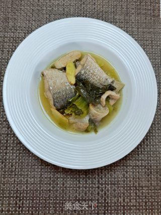 酸菜咸梅焖黑鱼的做法步调：13