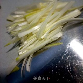 海米拌青萝卜的做法步调：3