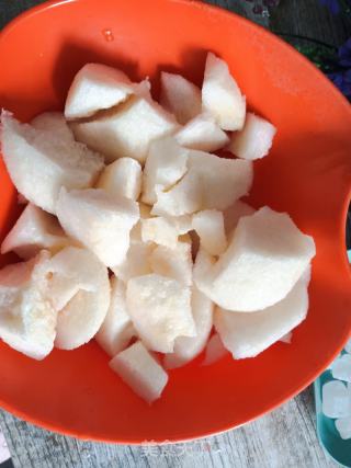 润肺行咳的梨膏棒棒糖的做法步调：2