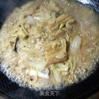 鳗鱼干炖利剑菜的做法步调：11