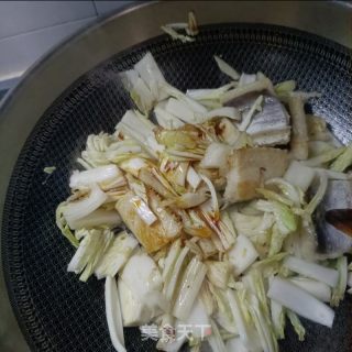 鳗鱼干炖利剑菜的做法步调：8