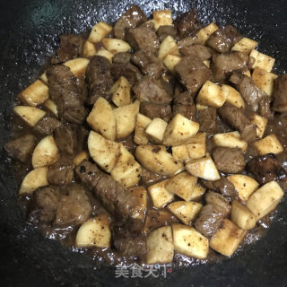 乌椒杏鲍菇牛肉粒的做法步调：11