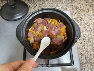 北瓜芋头腊味煲的做法步调：7