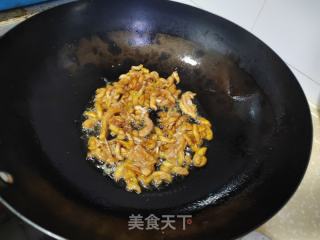 金针菇青椒炒鸡肉的做法步调：3