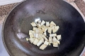 南瓜芋头腊味煲的做法步骤：2